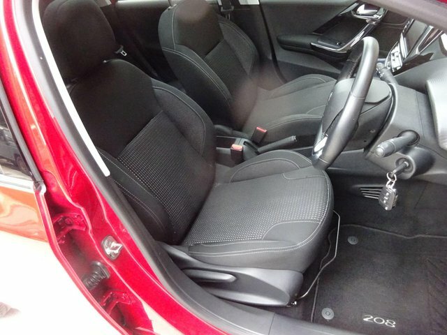 Peugeot 208 1.2 Puretech Allure Premium Red #15