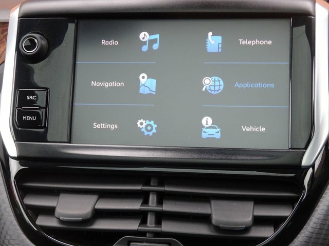 Peugeot 208 1.2 Puretech Allure Premium Red #32