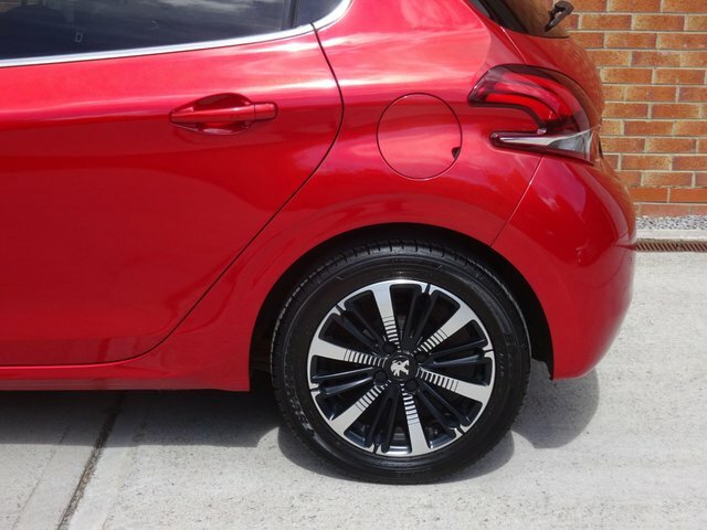 Peugeot 208 1.2 Puretech Allure Premium Red #12