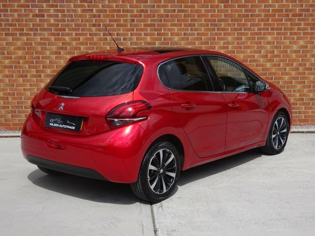 Peugeot 208 Puretech Tech Edition Euro Red #3