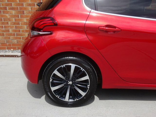 Peugeot 208 1.2 Puretech Allure Premium Red #11