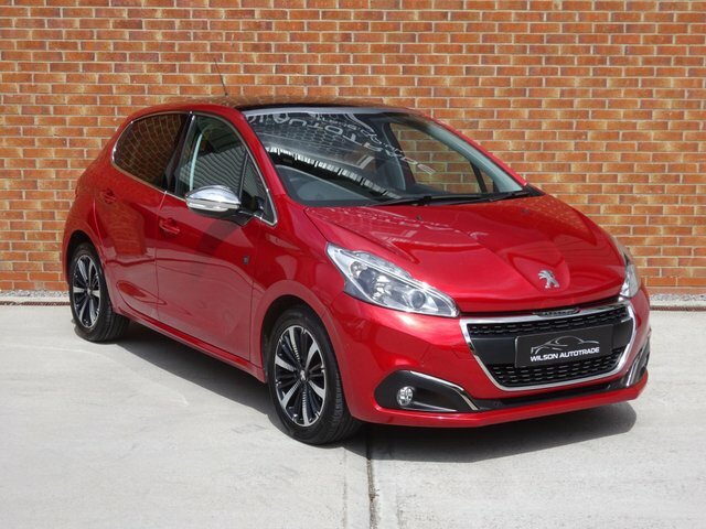 Peugeot 208 Puretech Tech Edition Euro Red