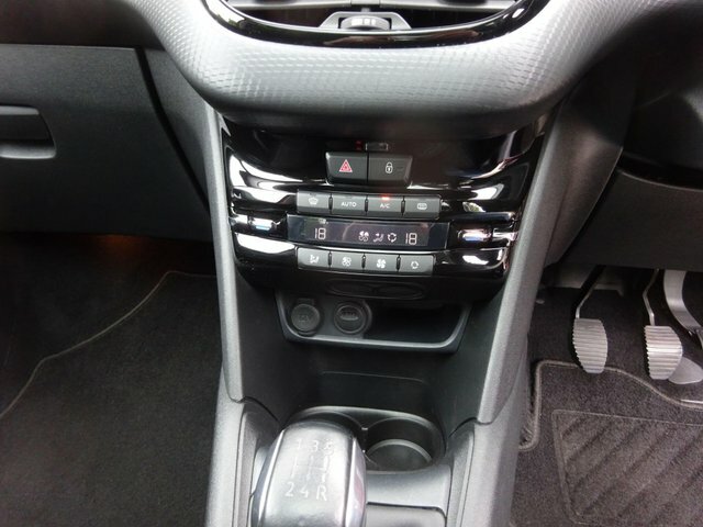 Peugeot 208 1.2 Puretech Allure Premium Red #23