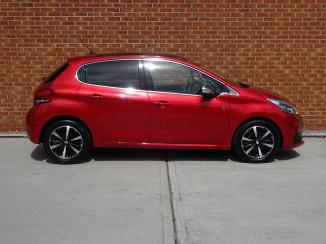 Peugeot 208 Puretech Tech Edition Euro Red #2