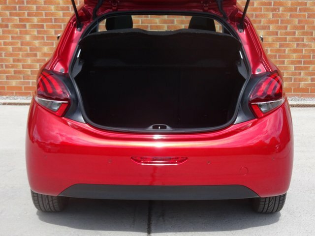 Peugeot 208 1.2 Puretech Allure Premium Red #34