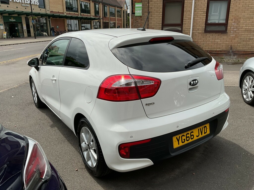 Kia RIO 1.3 Sr7 White #4
