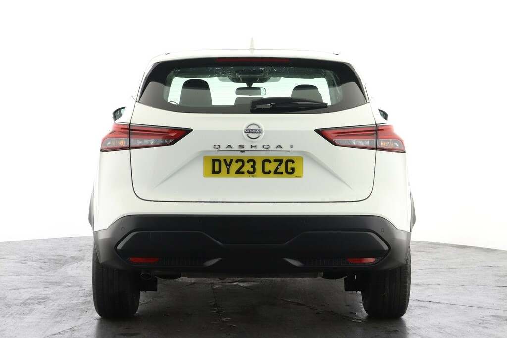 Nissan Qashqai 1.3 Dig-t Mh 158 Acenta Premium Xtronic DY23CZG White #2