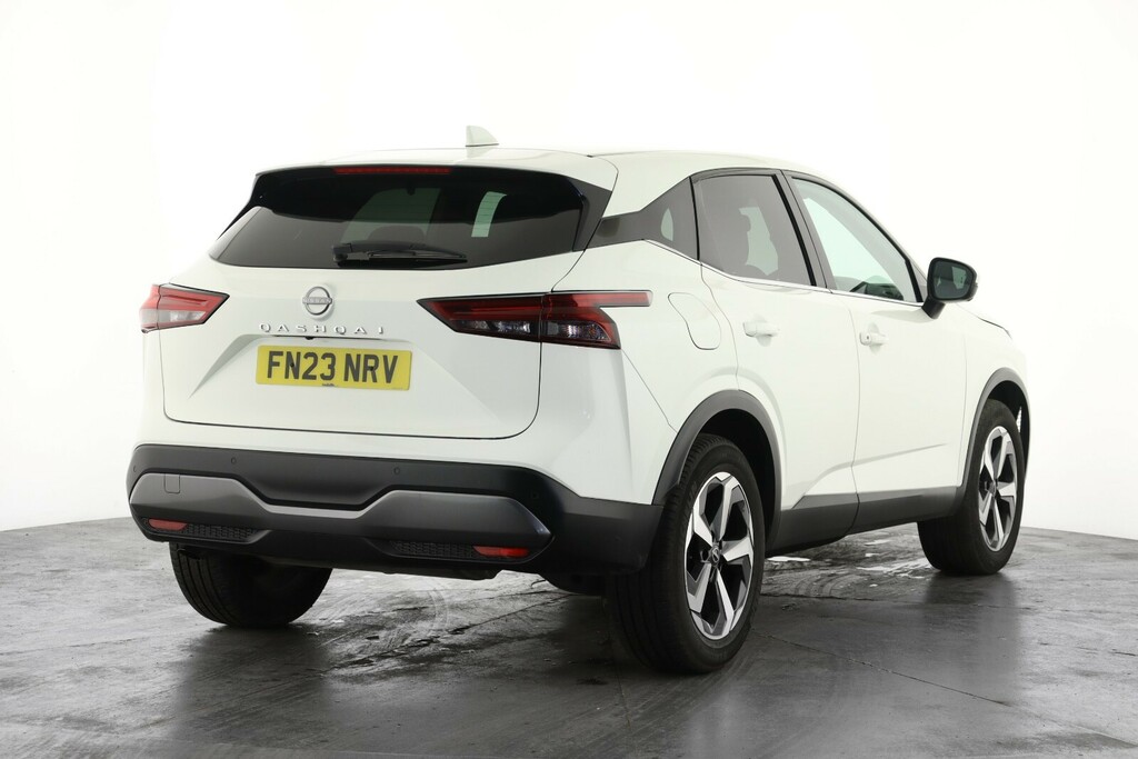 Nissan Qashqai 1.3 Dig-t Mh 158 N-connecta 4Wd Xtronic FN23NRV White #3
