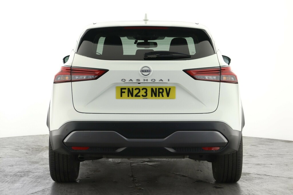 Nissan Qashqai 1.3 Dig-t Mh 158 N-connecta 4Wd Xtronic FN23NRV White #2