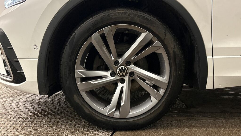 Volkswagen Tiguan Suv ND23DXG White #5