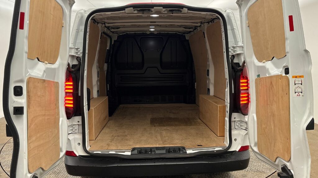 Volkswagen Transporter Mpv White #6
