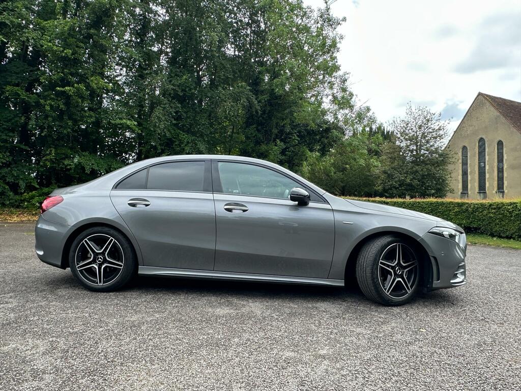 Mercedes-Benz A Class 1.3 A180 Amg Line Edition Premium Saloon Pet #2
