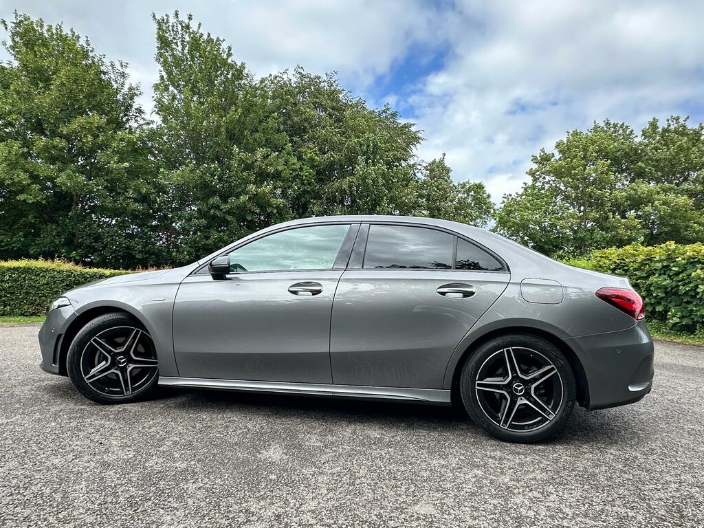 Mercedes-Benz A Class 1.3 A180 Amg Line Edition Premium Saloon Pet #6