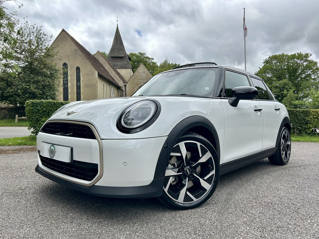 Mini Hatch 1.5C Exclusive Hatchback Steptronic Eur 