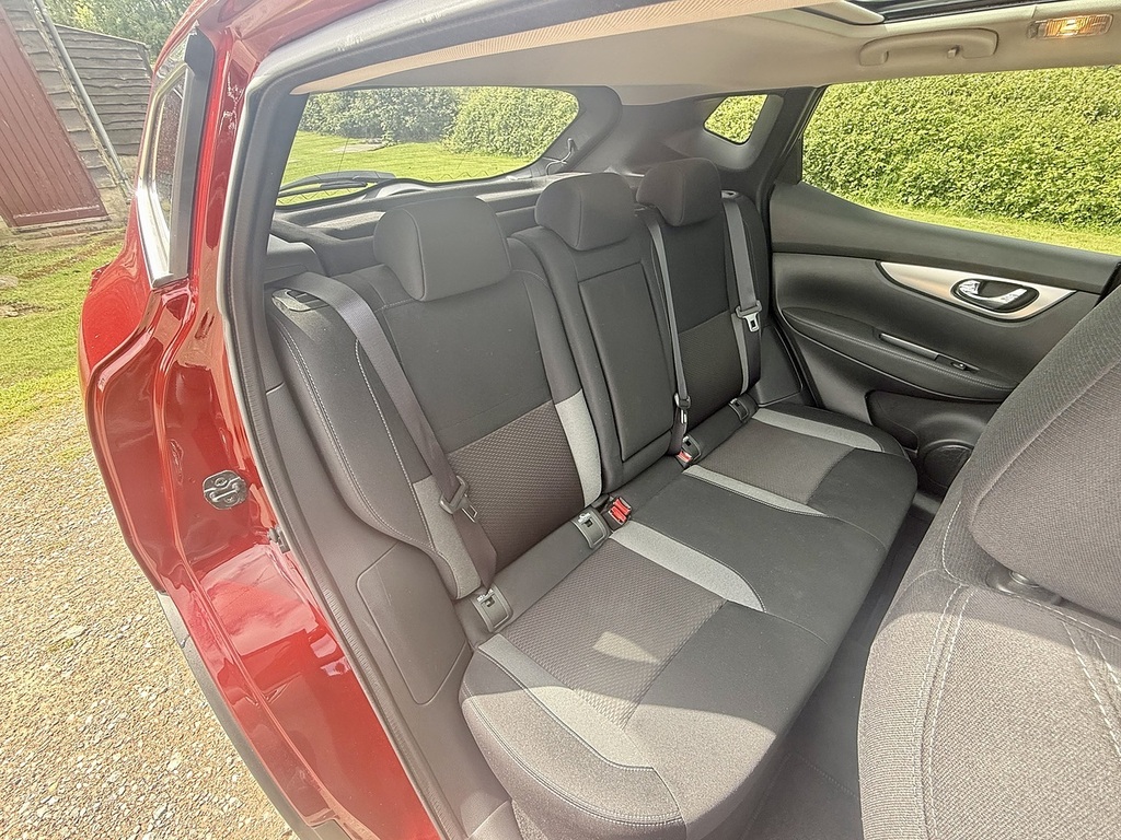 Nissan Qashqai Hatchback Dig Red #9