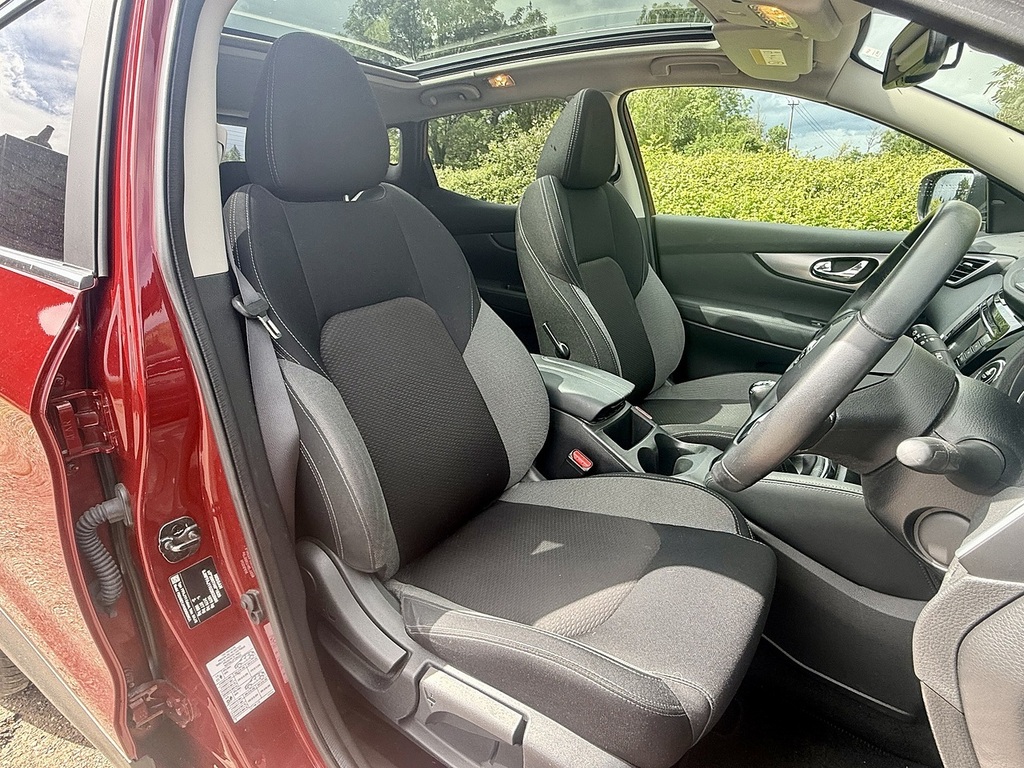 Nissan Qashqai Hatchback Dig Red #7