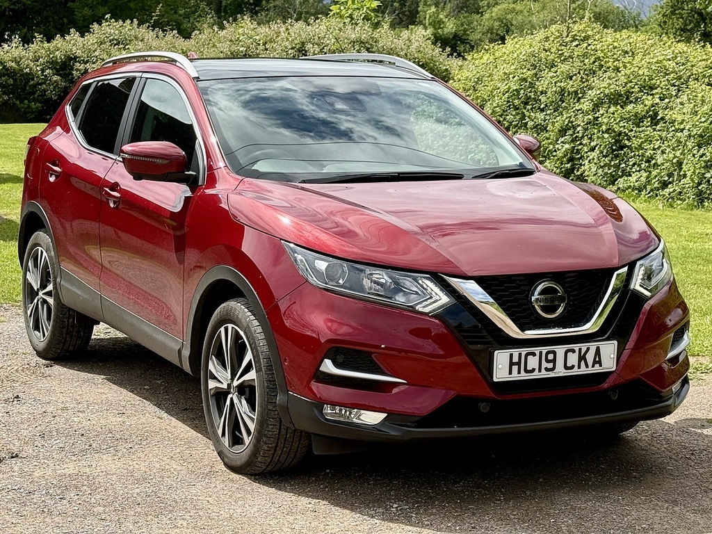 Nissan Qashqai Hatchback Dig Red #1