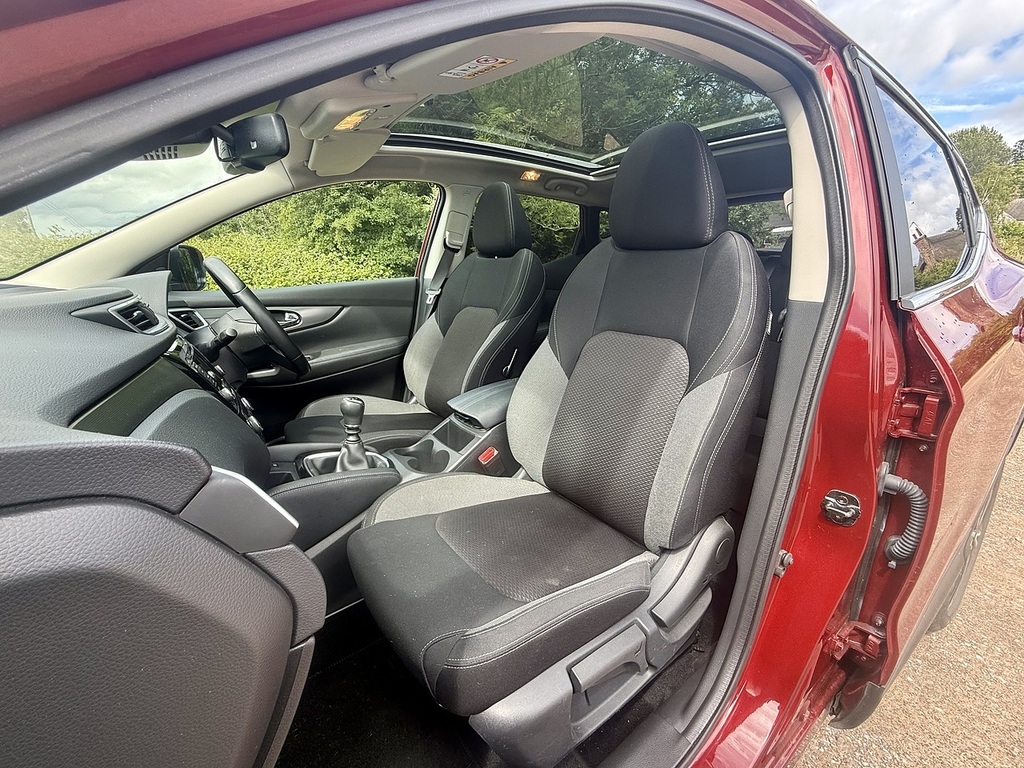 Nissan Qashqai Hatchback Dig Red #8