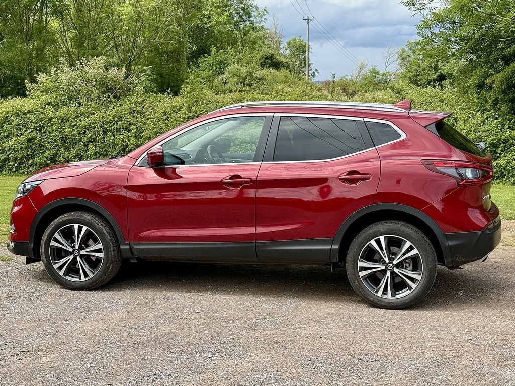 Nissan Qashqai Hatchback Dig Red #2