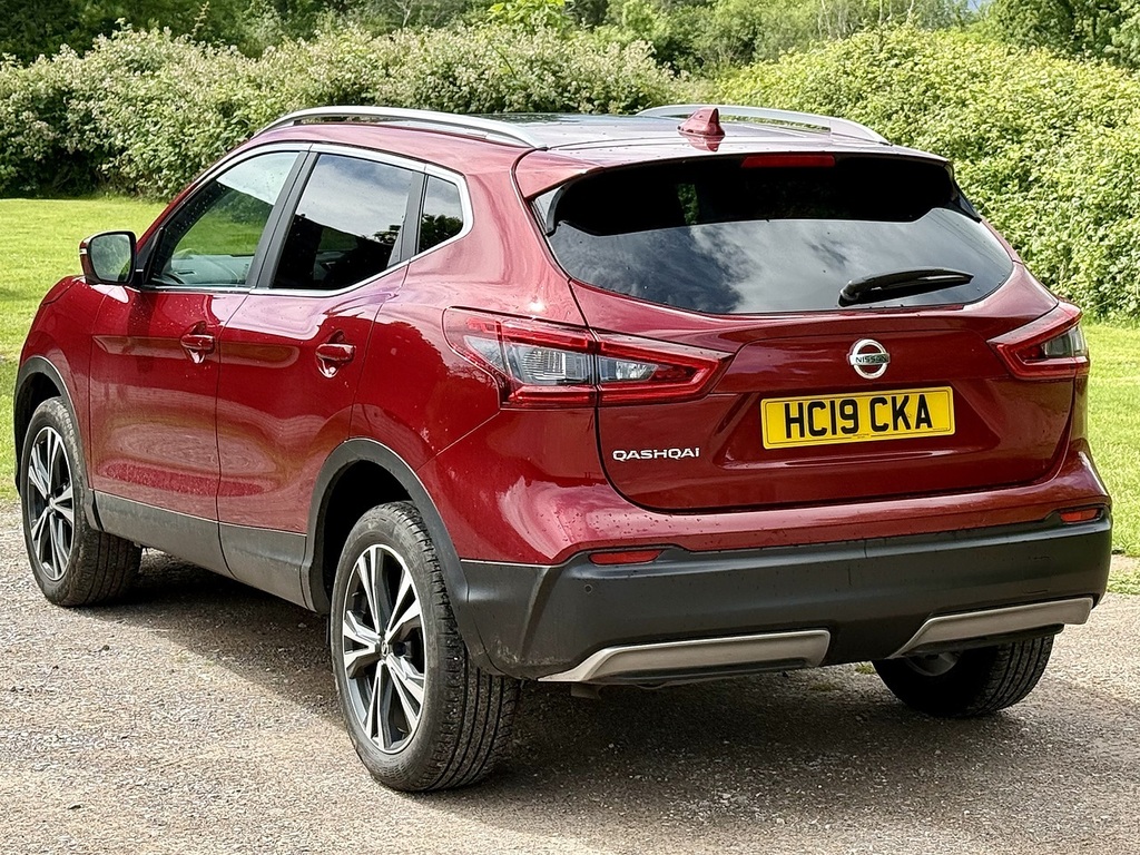 Nissan Qashqai Hatchback Dig Red #3