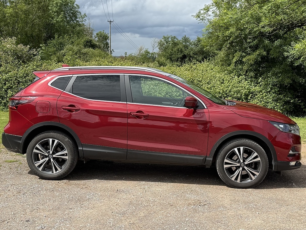 Nissan Qashqai Hatchback Dig Red #4