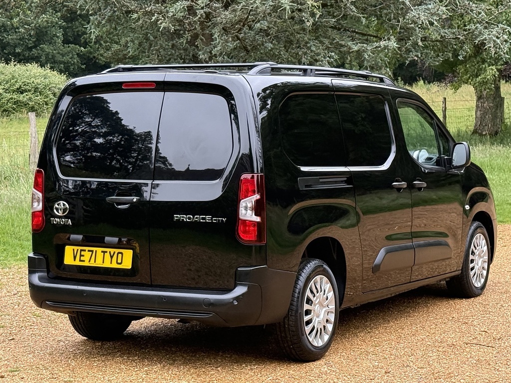 Toyota Proace City Bluehdi Icon Black #3