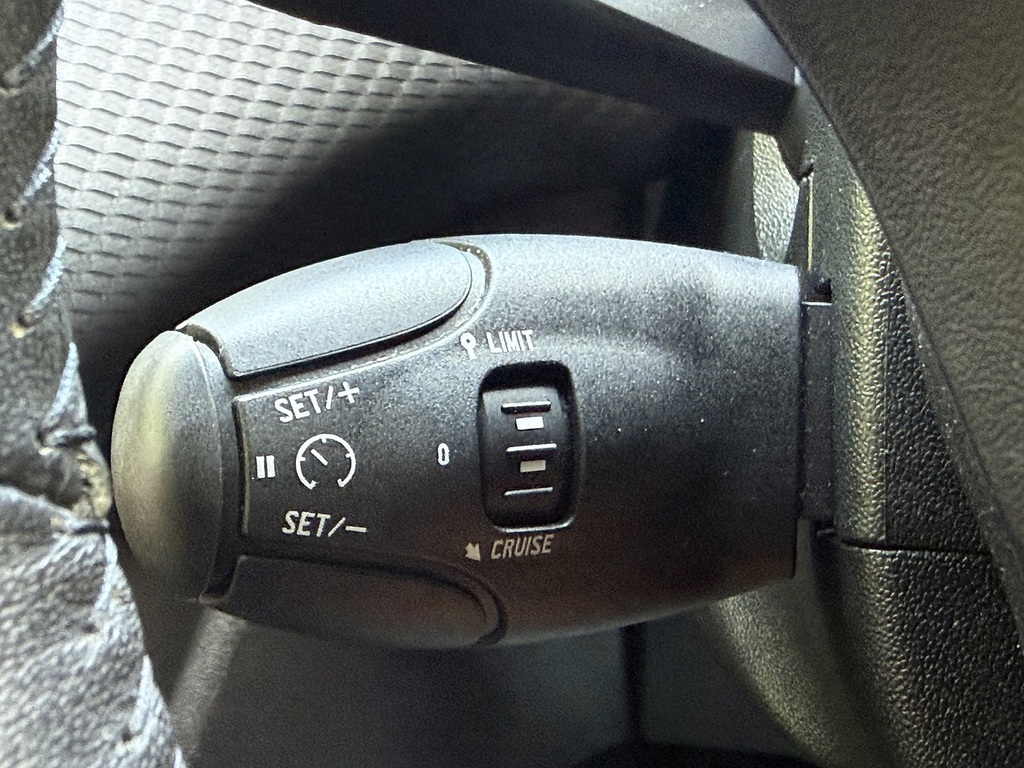 Peugeot 2008 1.6 Bluehdi 75 Active White #22