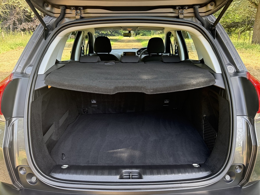 Peugeot 2008 1.6 Bluehdi 75 Active White #20