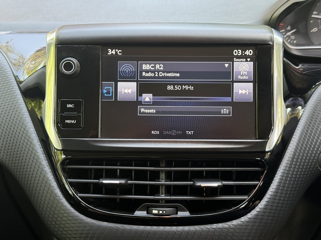 Peugeot 2008 1.6 Bluehdi 75 Active White #16