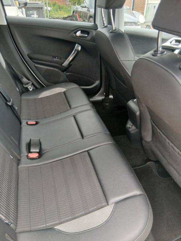 Peugeot 2008 1.2 Puretech White #7