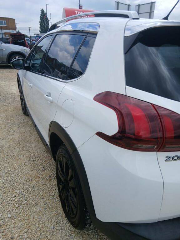 Peugeot 2008 1.2 Puretech Allure White #5