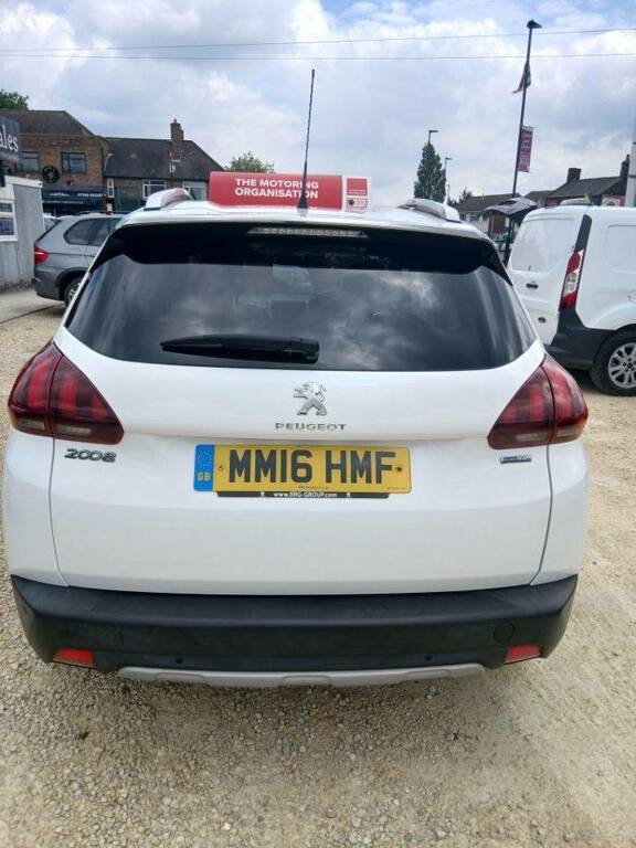 Peugeot 2008 1.2 Puretech Allure White #4