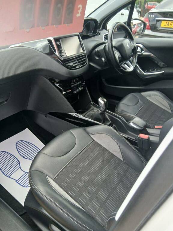 Peugeot 2008 1.2 Puretech White #9
