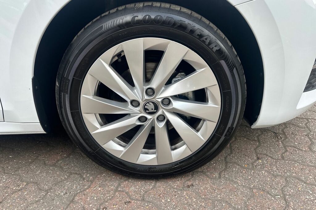 Skoda Octavia 2.0 Tdi 150 Se L Dsg White #5