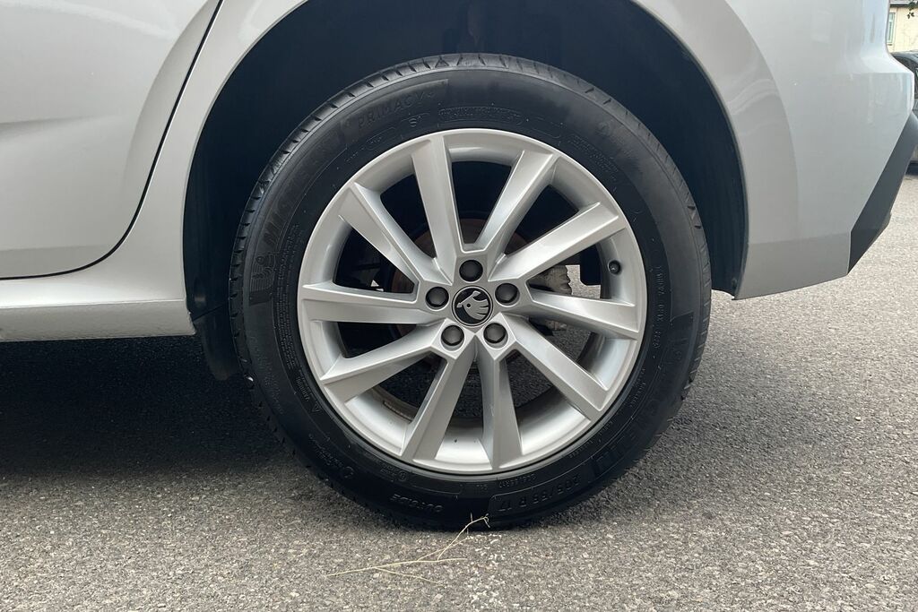 Skoda Kamiq 1.0 Tsi 95 Se Edition GJ75NCN Silver #5