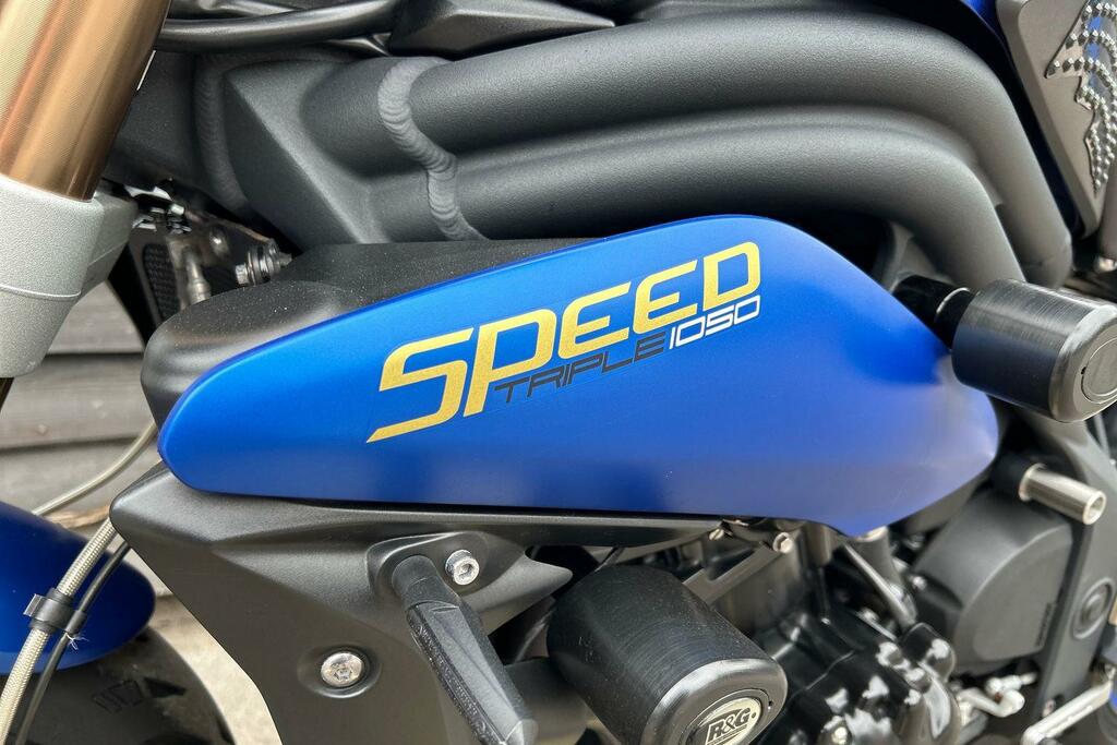 Triumph Triple 675 675Cc Blue #17