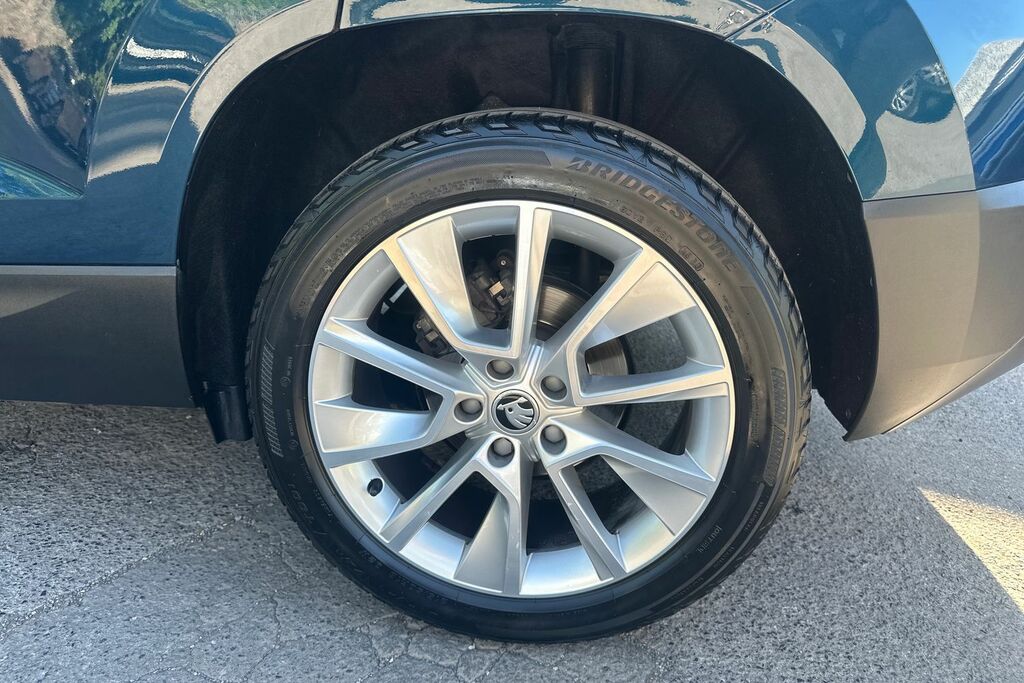Skoda Karoq Suv 1.0 Tsi 110Ps Se Technology Black #39
