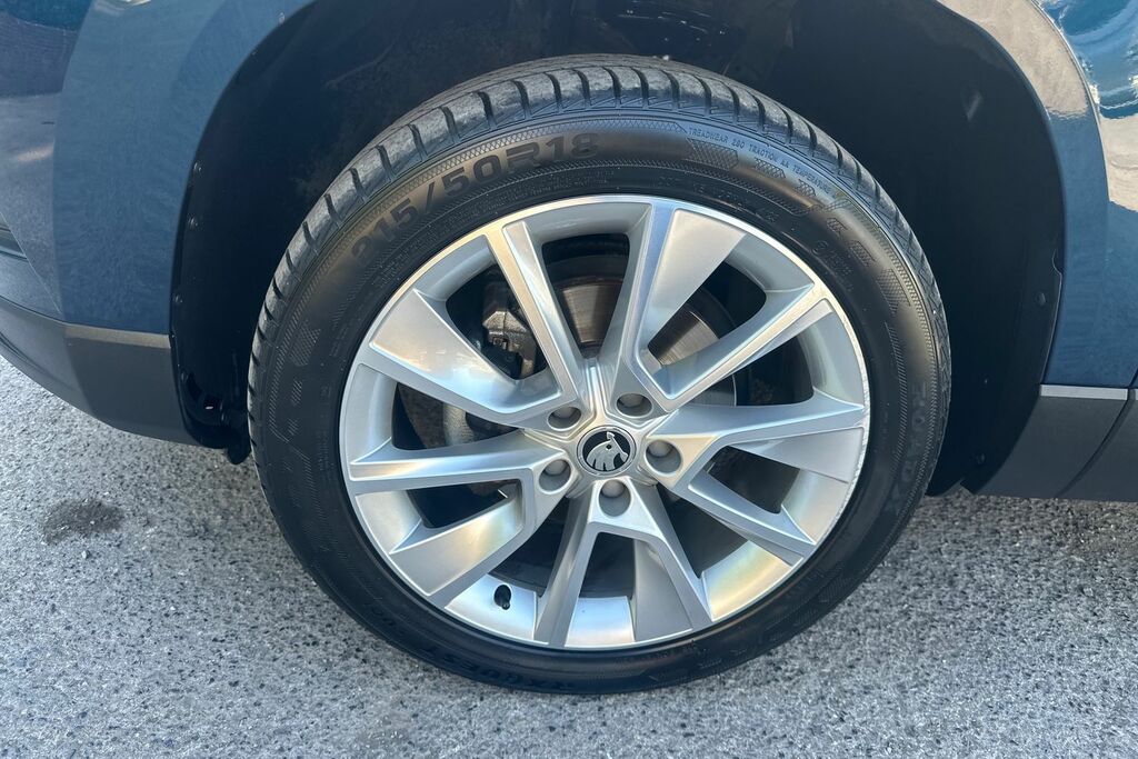 Skoda Karoq Suv 1.0 Tsi 110Ps Se Technology Black #40