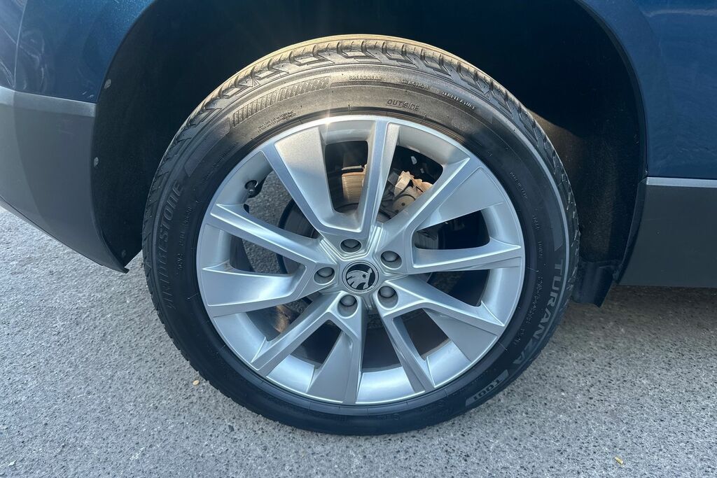 Skoda Karoq Suv 1.0 Tsi 110Ps Se Technology Black #35