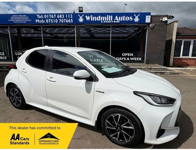 Toyota Yaris Vvt-h Design Hatchback White