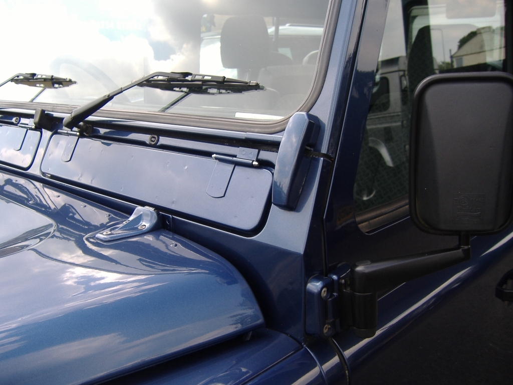 Land Rover Defender 90 Td5 County Station Wagon 2.5 90 Td5 County Station Blue #6