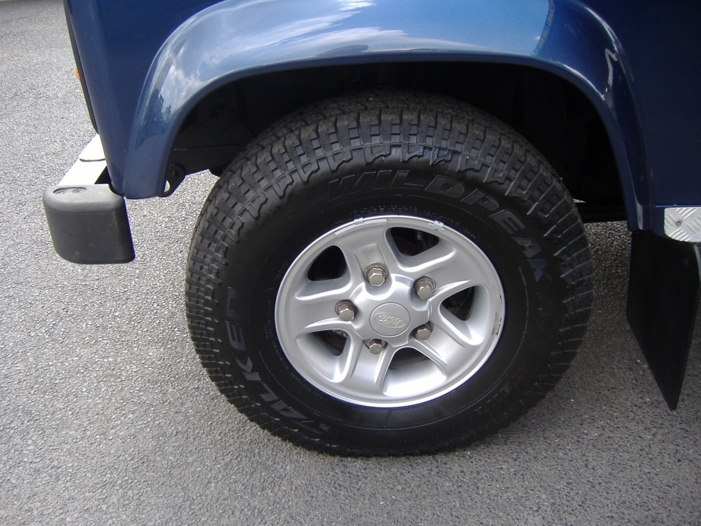 Land Rover Defender 90 Td5 County Station Wagon 2.5 90 Td5 County Station Blue #4
