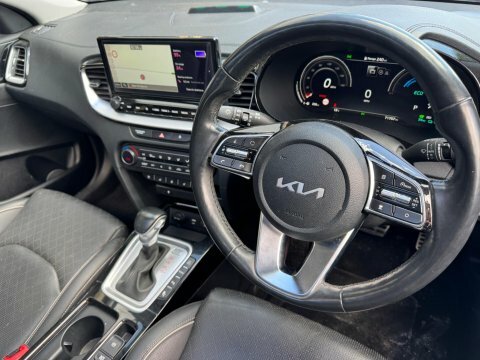 Kia Xceed 1.6 Gdi 8.9Kwh PN22UZW Red #2