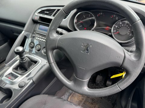 Peugeot 3008 1.6 Hdi Active Red #2