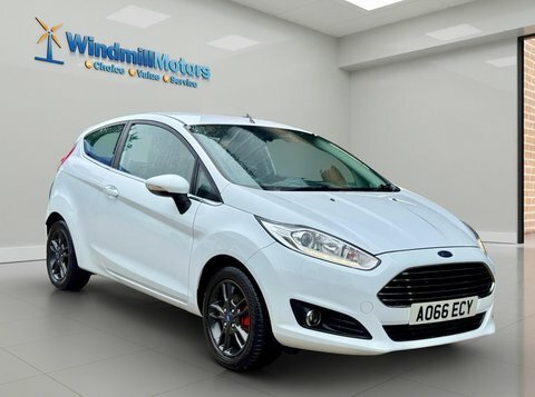 Ford Fiesta Hatchback Red #1