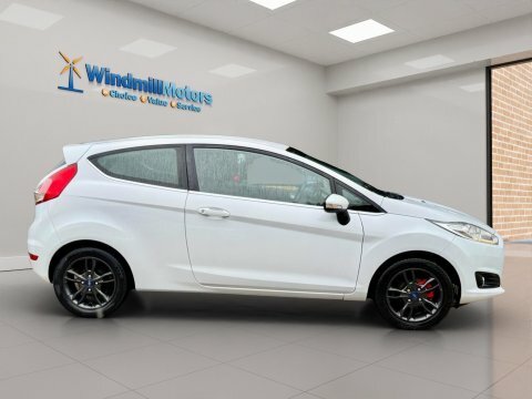 Ford Fiesta Hatchback Red #3
