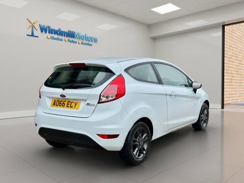 Ford Fiesta Hatchback Red #4