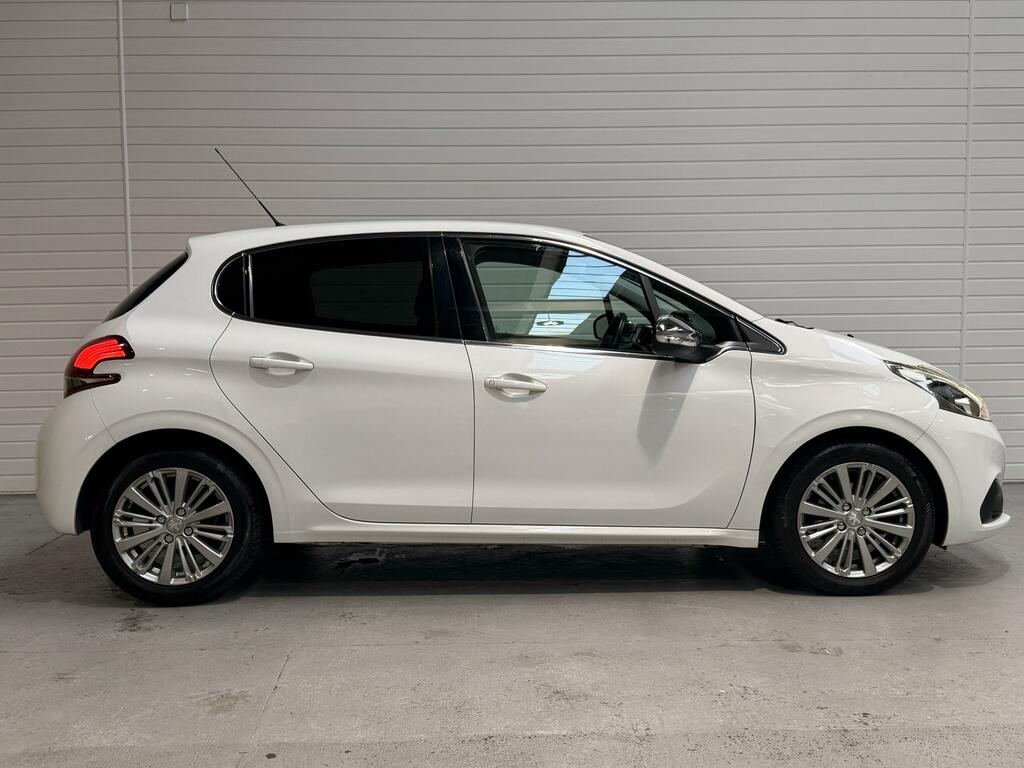 Peugeot 208 1.2 Puretech Allure Hatchback Eu DE67WSX White #5