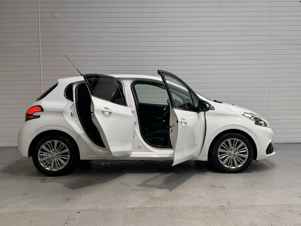 Peugeot 208 1.2 Puretech Allure Hatchback Eu DE67WSX White #6