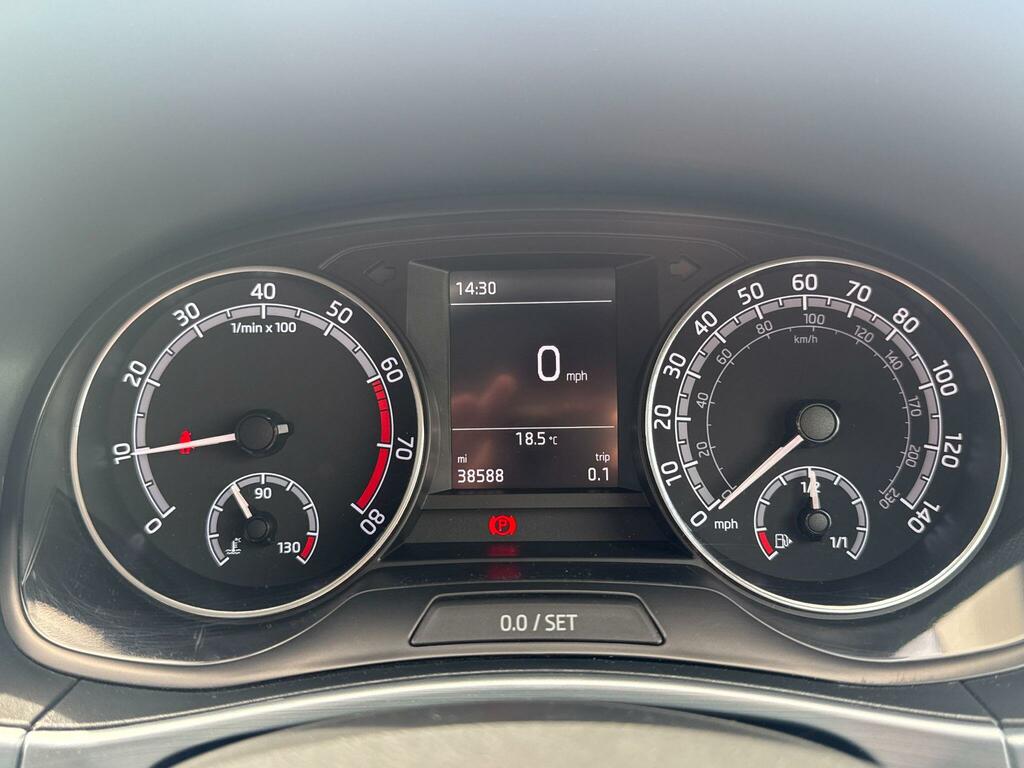 Skoda Fabia Fabia Se Mpi White #40
